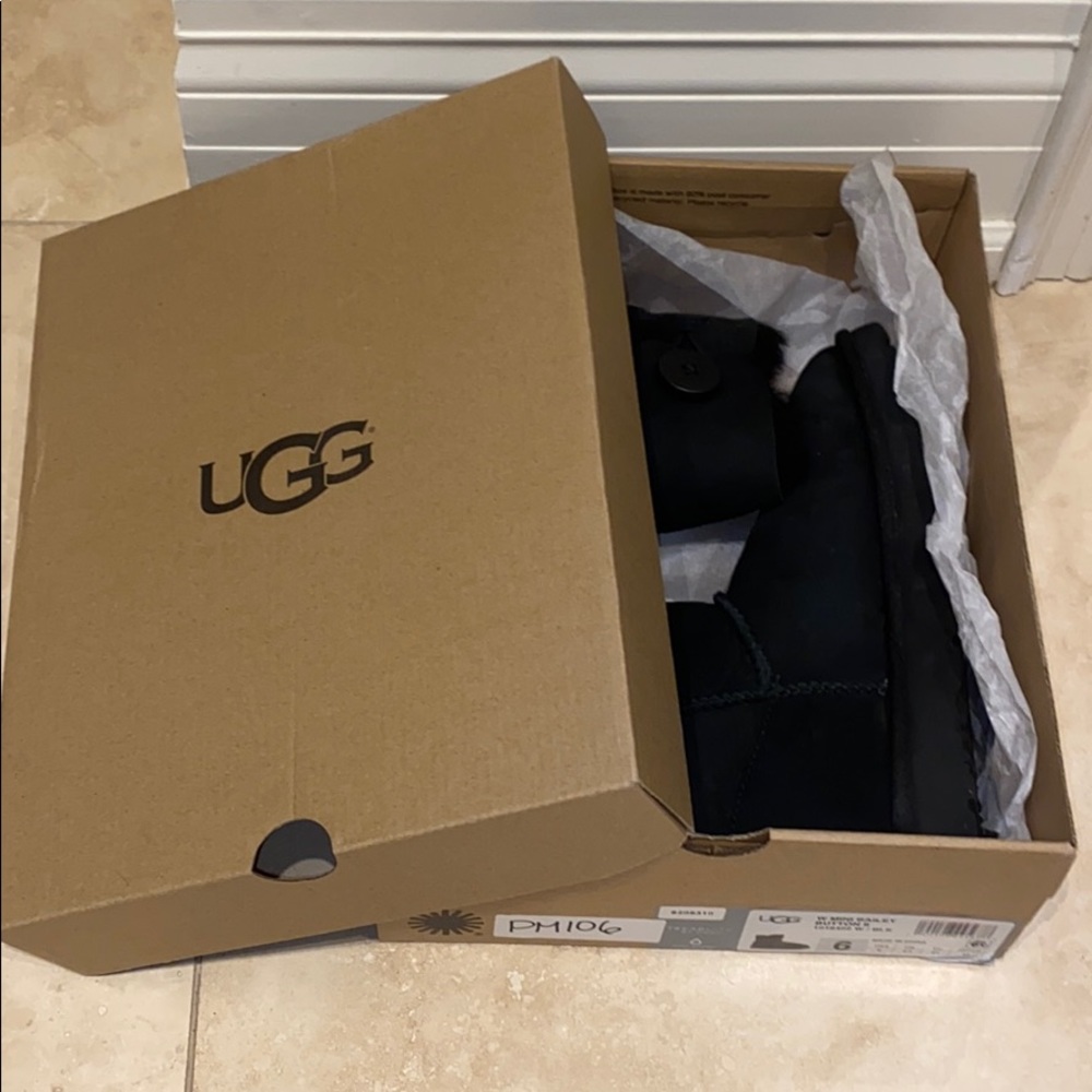 (SOLD) Brand New UGG - Mini Bailey Button